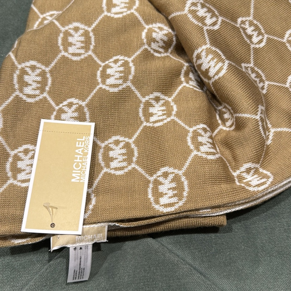 Michael Kors Scarf and Hat Set - Beige with MK Logo - Picture 4 of 4